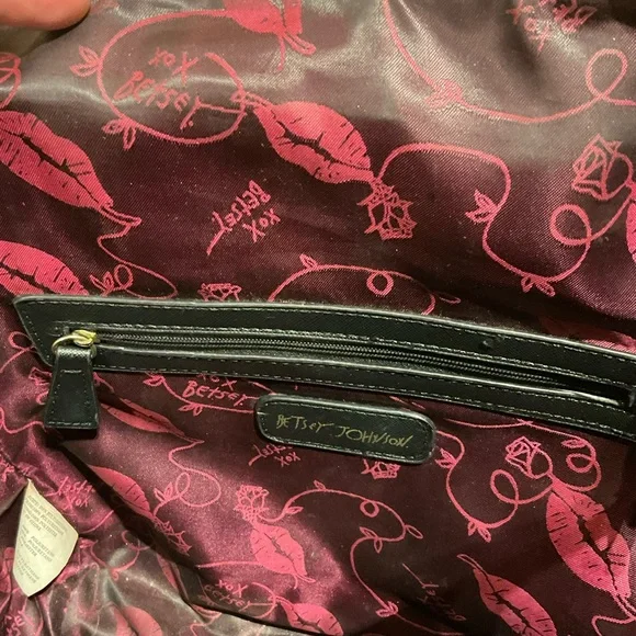 Betsey Johnson Large Tote Satchel Purse Bag, quilted hearts, black, EUC - Picture 4 of 5